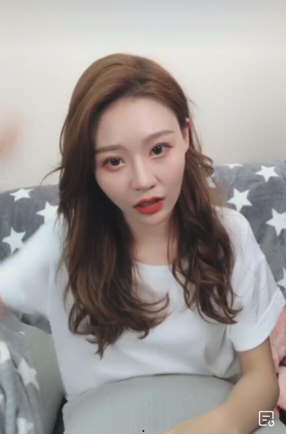 明星黑料 网红大鹅陈妍染,从网红大鹅到黑料缠身，明星之路波折重重